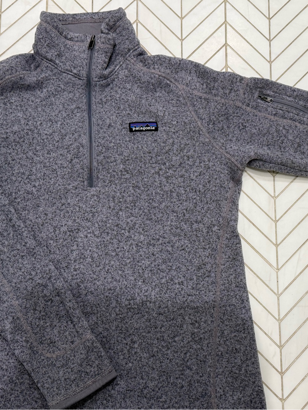 Patagonia Women’s Heather Charcoal V-Neck Quarter-Zip Sweater
